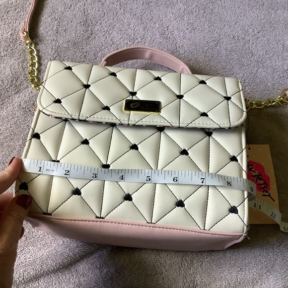 💜💜💜 Luv Betsey by Betsey Johnson Quilted Crossbody Bag. NWT - Picture 12 of 15